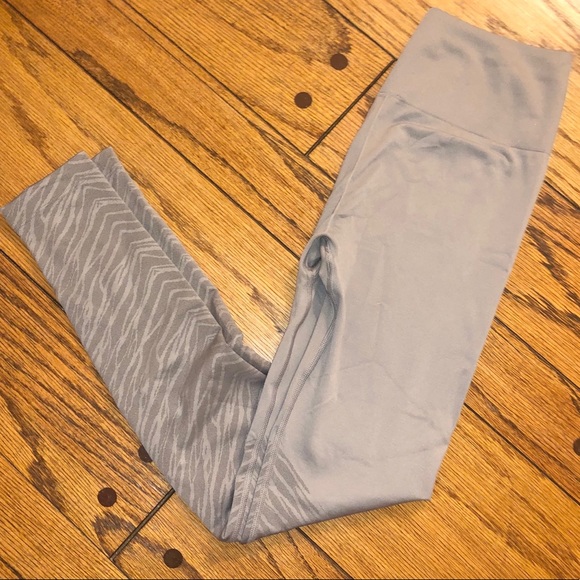 Grey Fabletics Leggings - Picture 3 of 3
